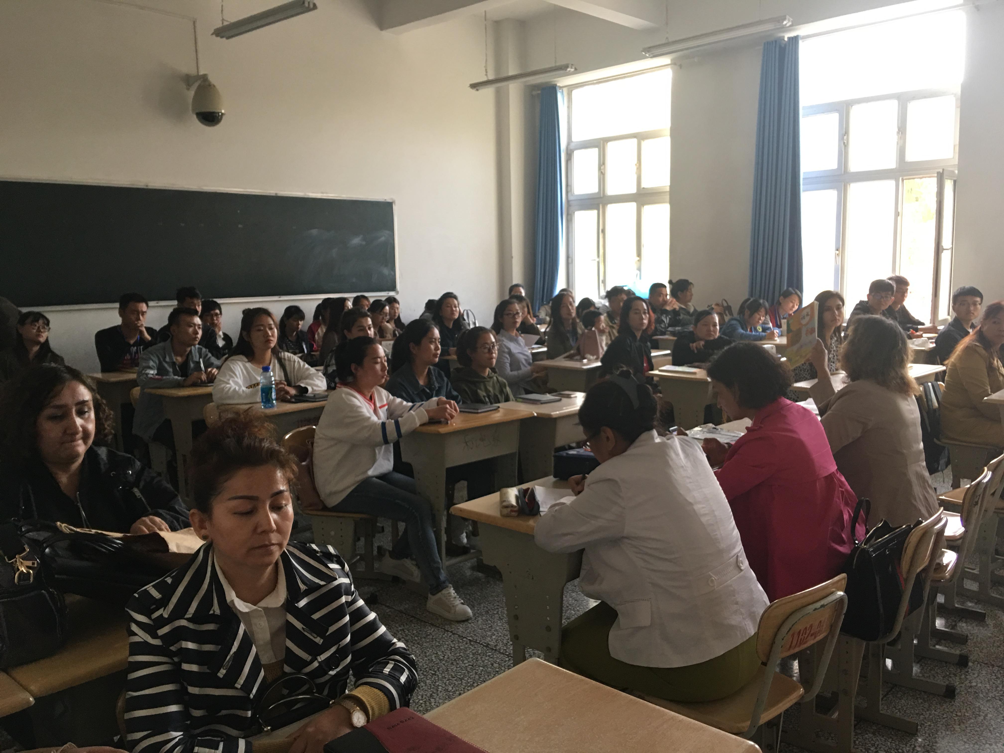 国语教学部召开新教师教学前培训会